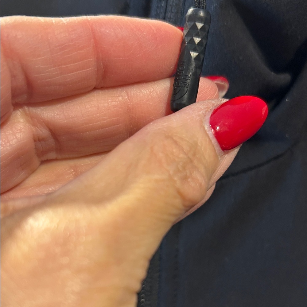 The North Face Women’s Windwall Black Hooded Softshell Jacket Gold logo - Picture 6 of 13